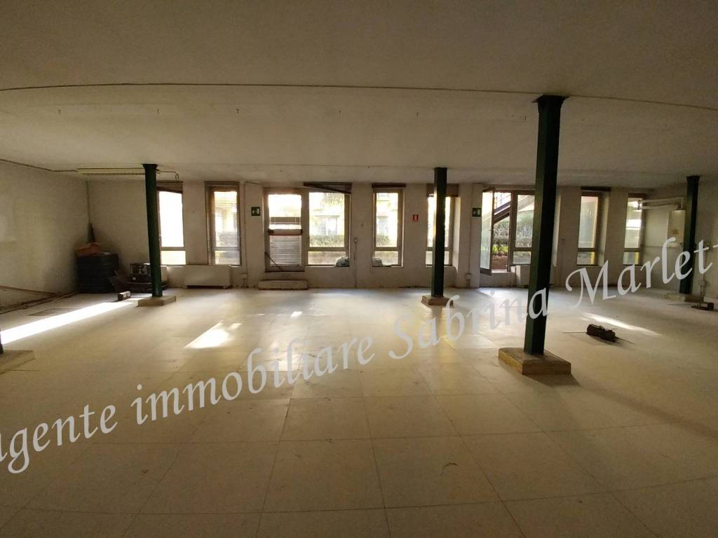 locale commerciale in affitto a Beinasco