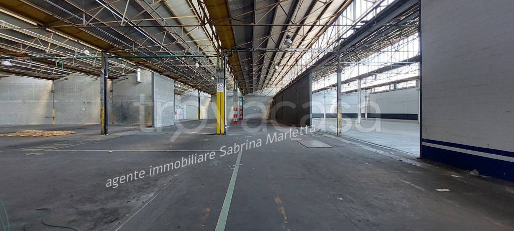 locale commerciale in affitto a Beinasco