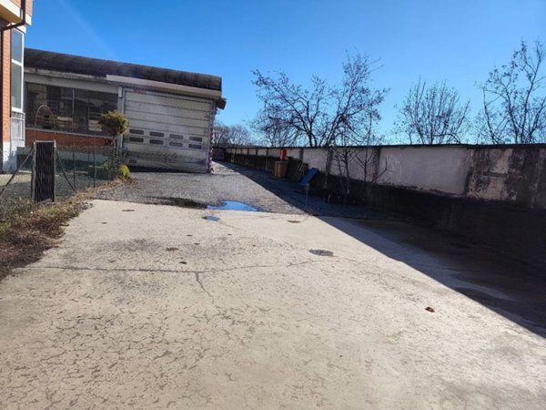 locale commerciale in affitto a Beinasco in zona Fornaci