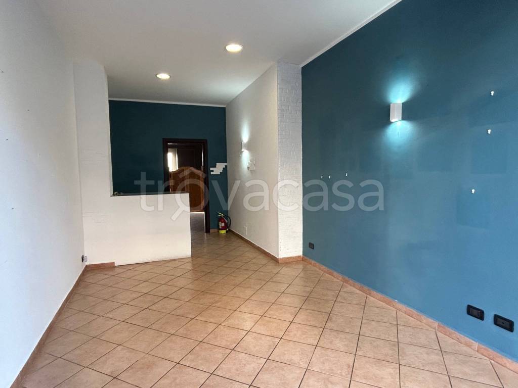 negozio in affitto a Beinasco in zona Borgaretto