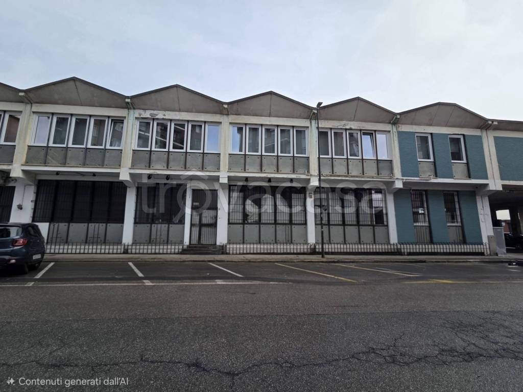 negozio in affitto a Beinasco in zona Fornaci