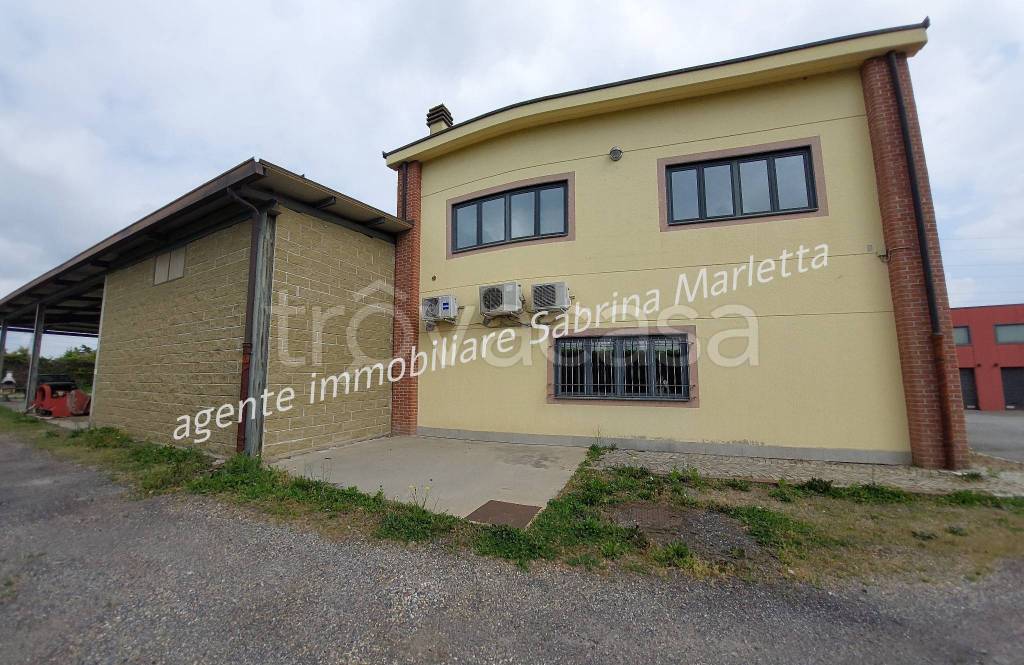 locale commerciale in affitto a Beinasco in zona Borgaretto