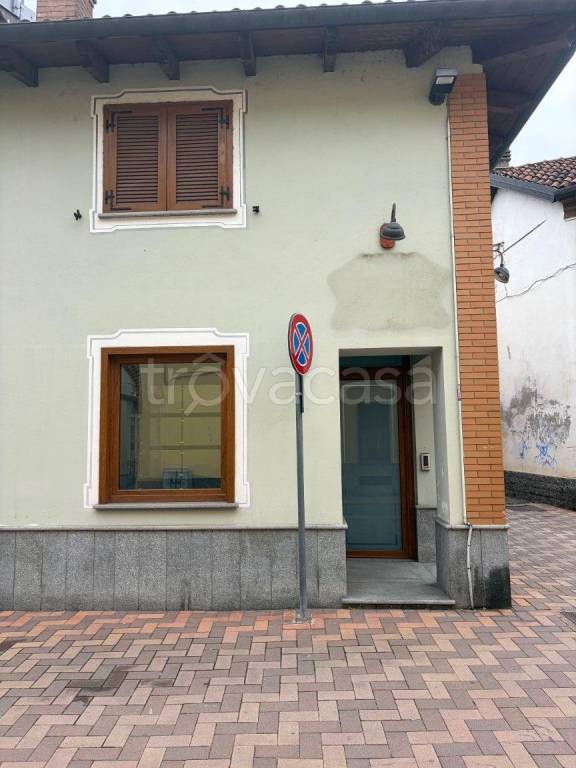negozio in affitto a Beinasco in zona Borgaretto