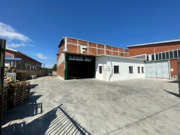 locale commerciale in affitto a Beinasco