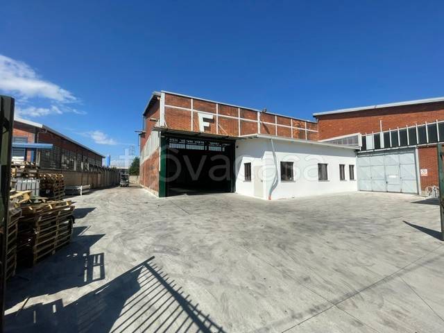 locale commerciale in affitto a Beinasco in zona Fornaci