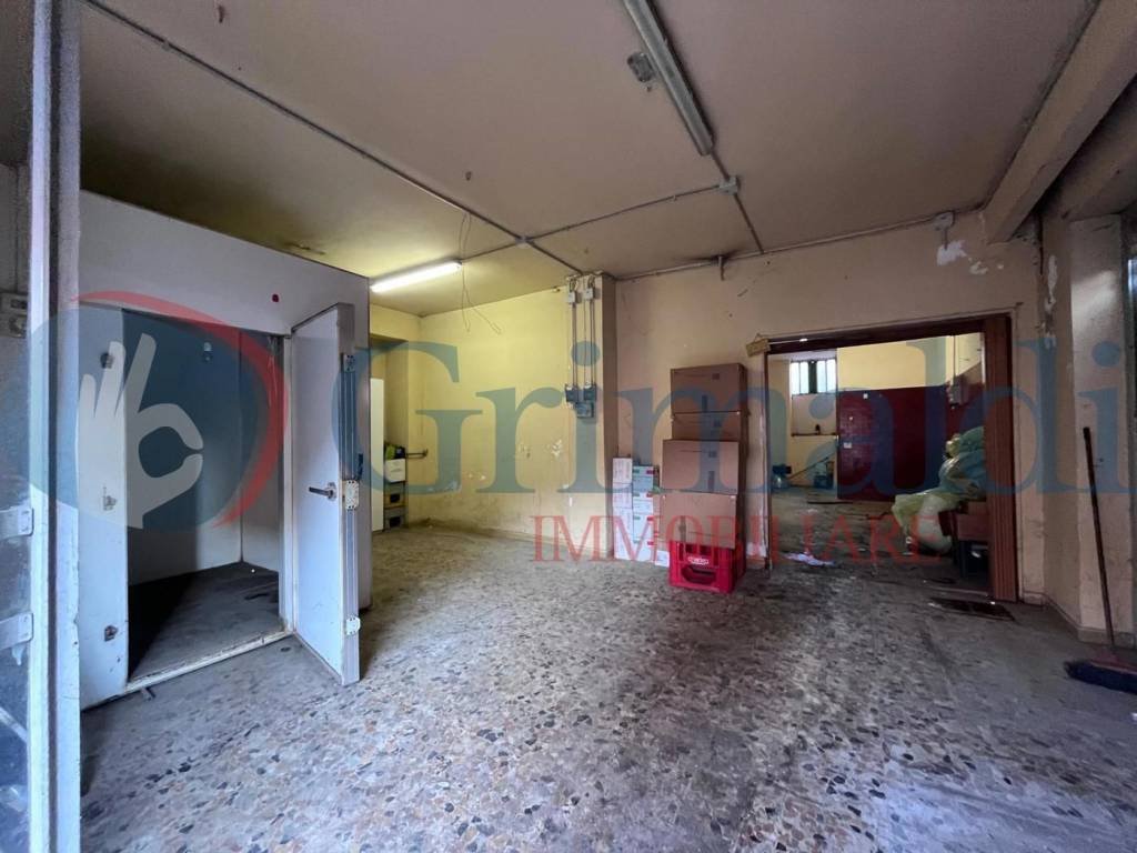 locale commerciale in affitto a Beinasco