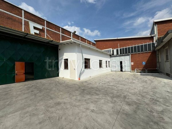 locale commerciale in affitto a Beinasco