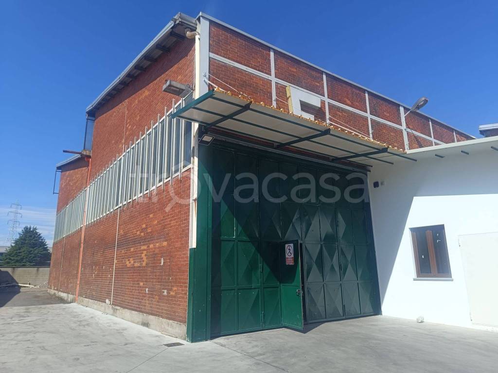 locale commerciale in affitto a Beinasco