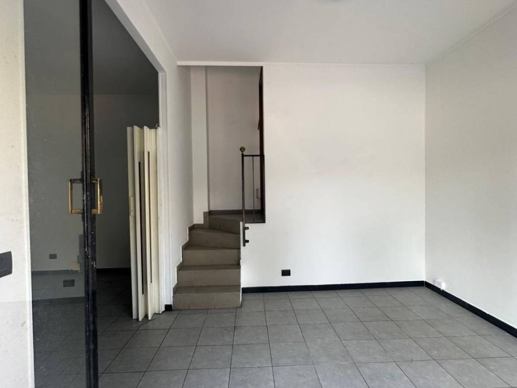 negozio in affitto a Beinasco in zona Borgaretto