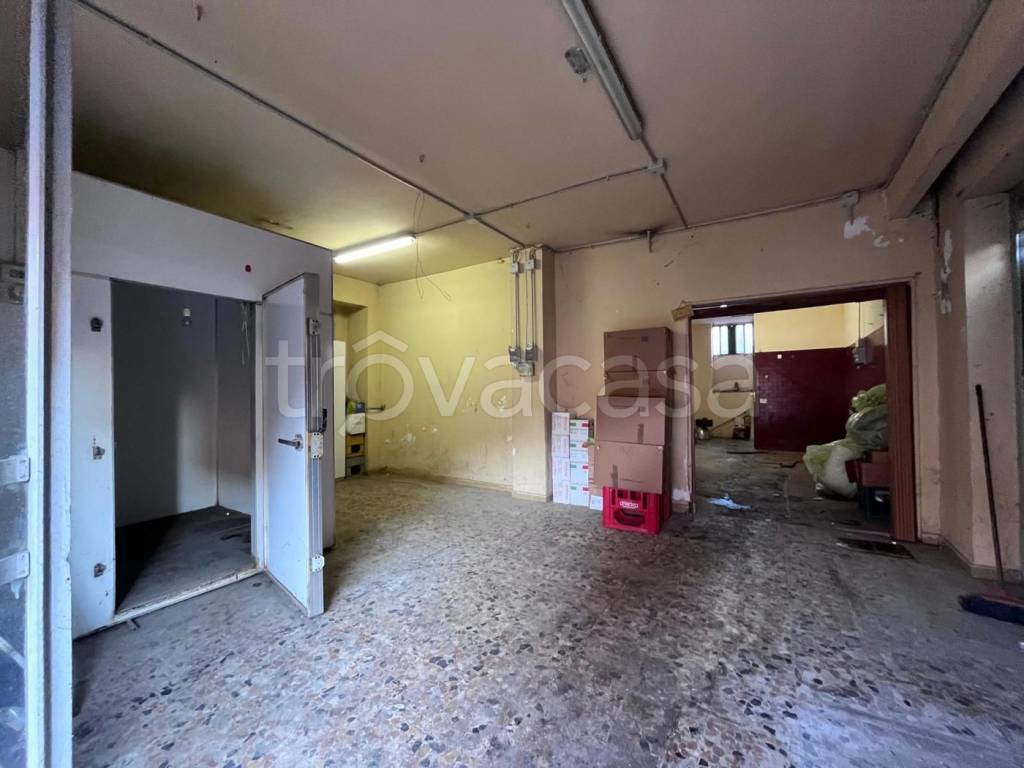 locale commerciale in affitto a Beinasco