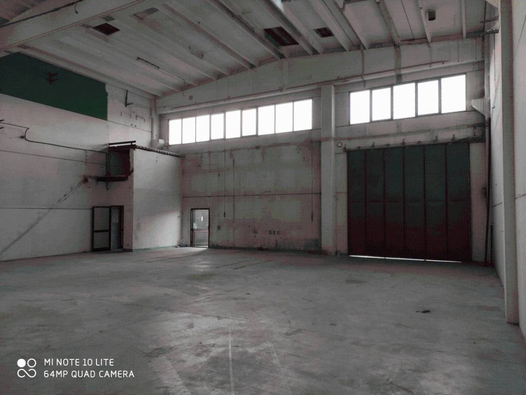 locale commerciale in affitto a Beinasco