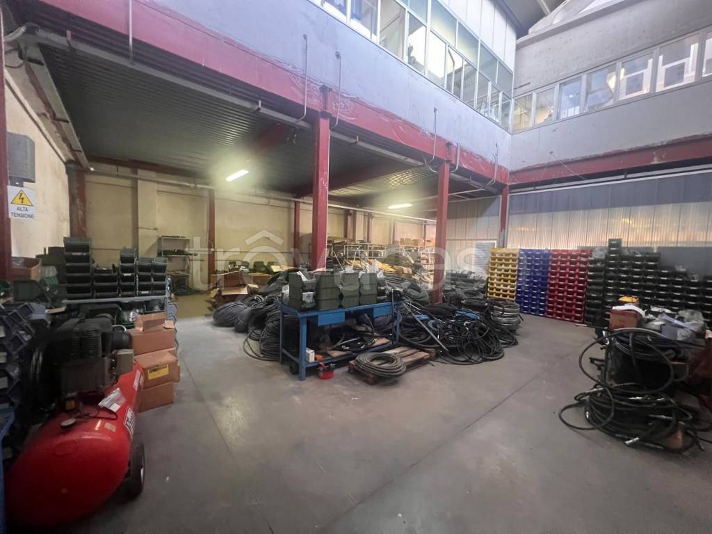 locale commerciale in affitto a Beinasco