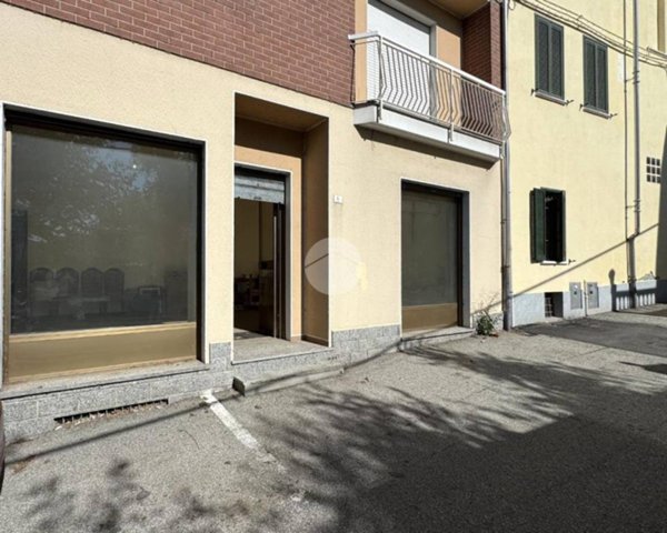 negozio in affitto a Bollengo