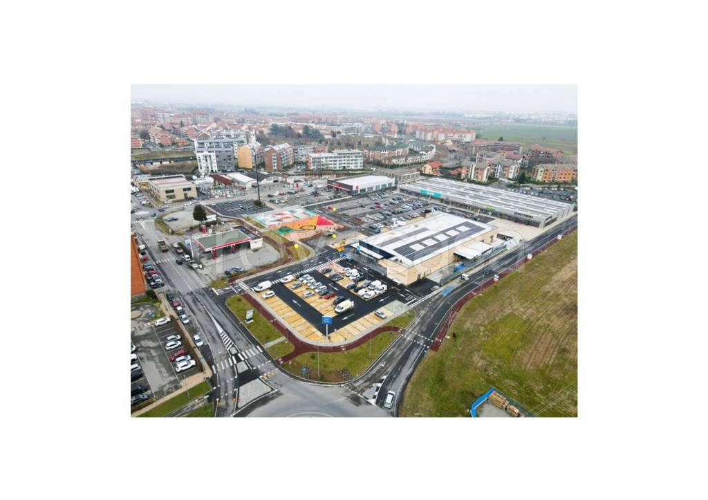 negozio in affitto a Borgaro Torinese