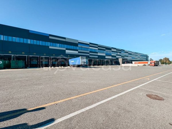 locale commerciale in affitto a Brandizzo