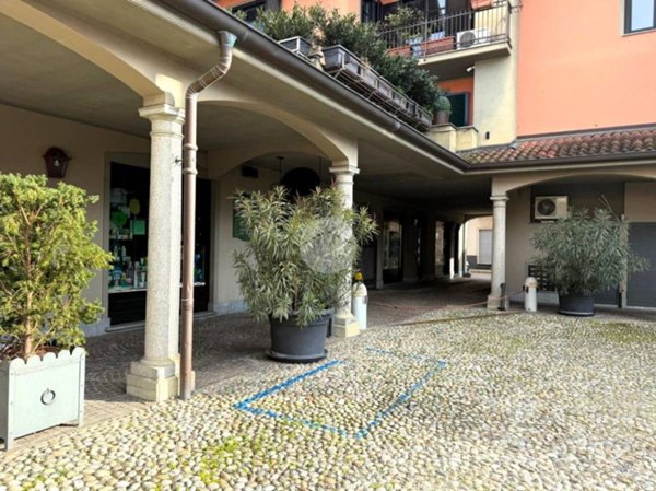 negozio in affitto a Brandizzo