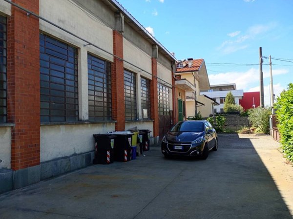 locale commerciale in affitto a Brandizzo