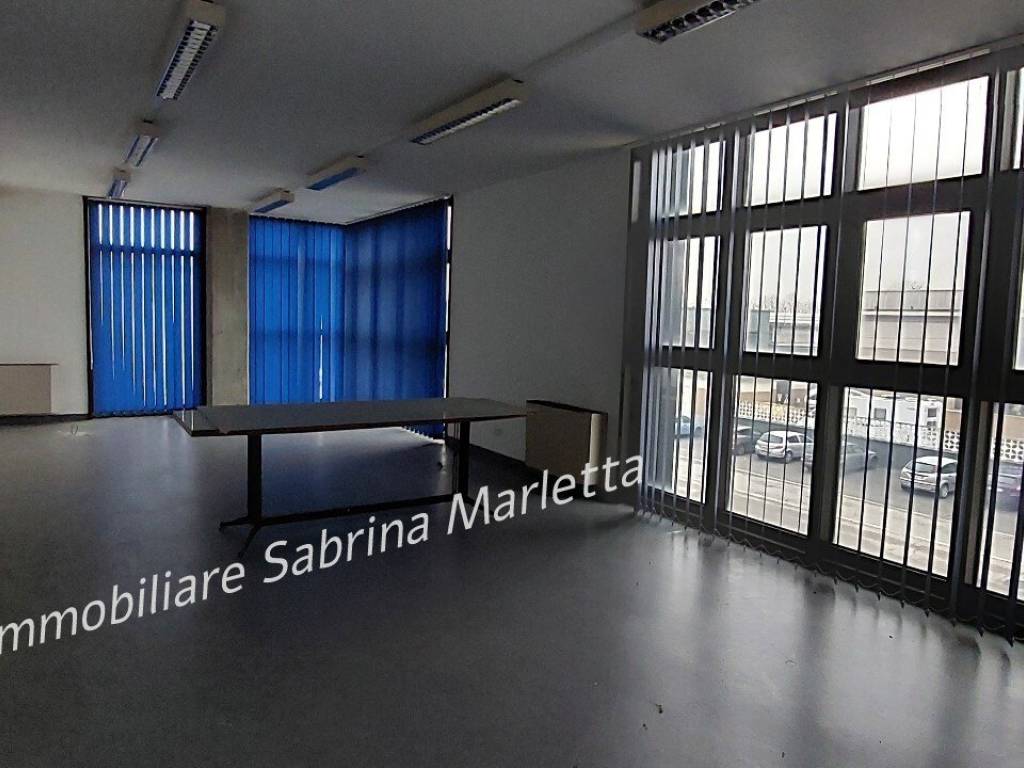 locale commerciale in affitto a Bruino