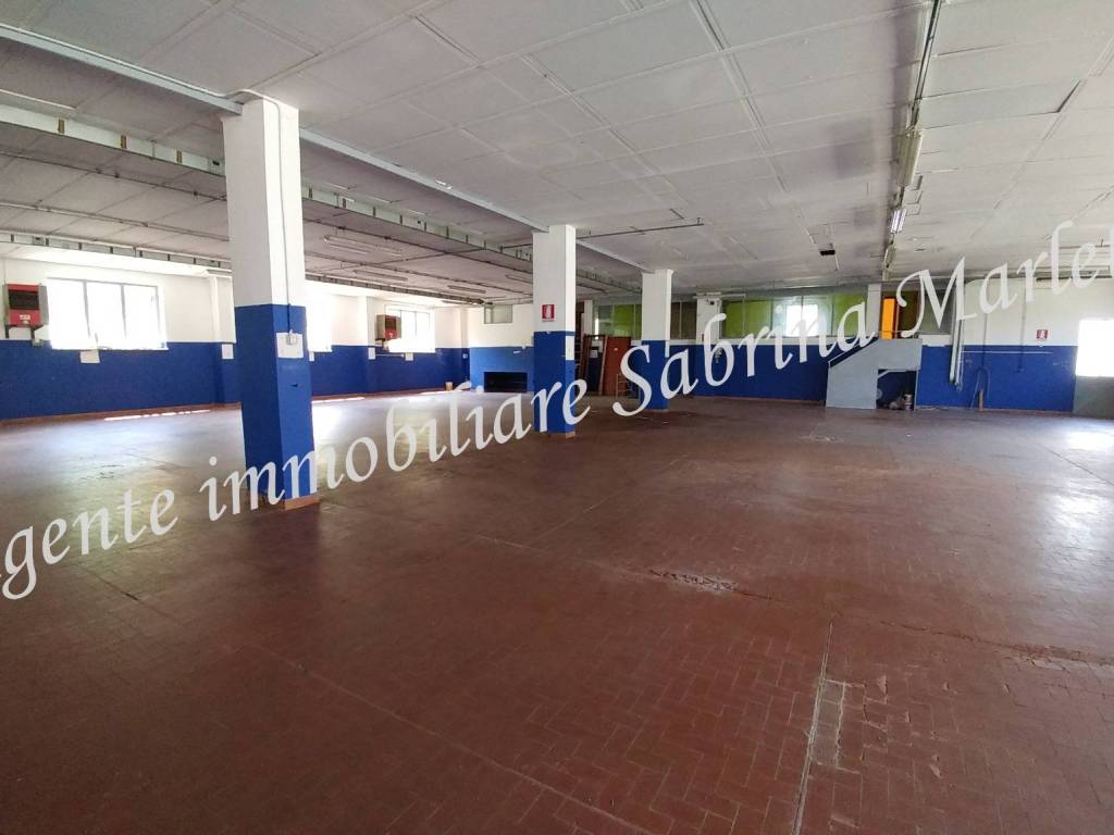 locale commerciale in affitto a Bruino