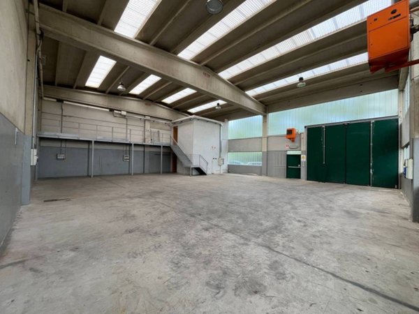 locale commerciale in affitto a Bruino