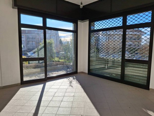 negozio in affitto a Bruino