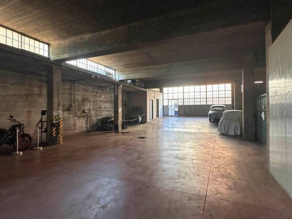 locale commerciale in affitto a Bruino