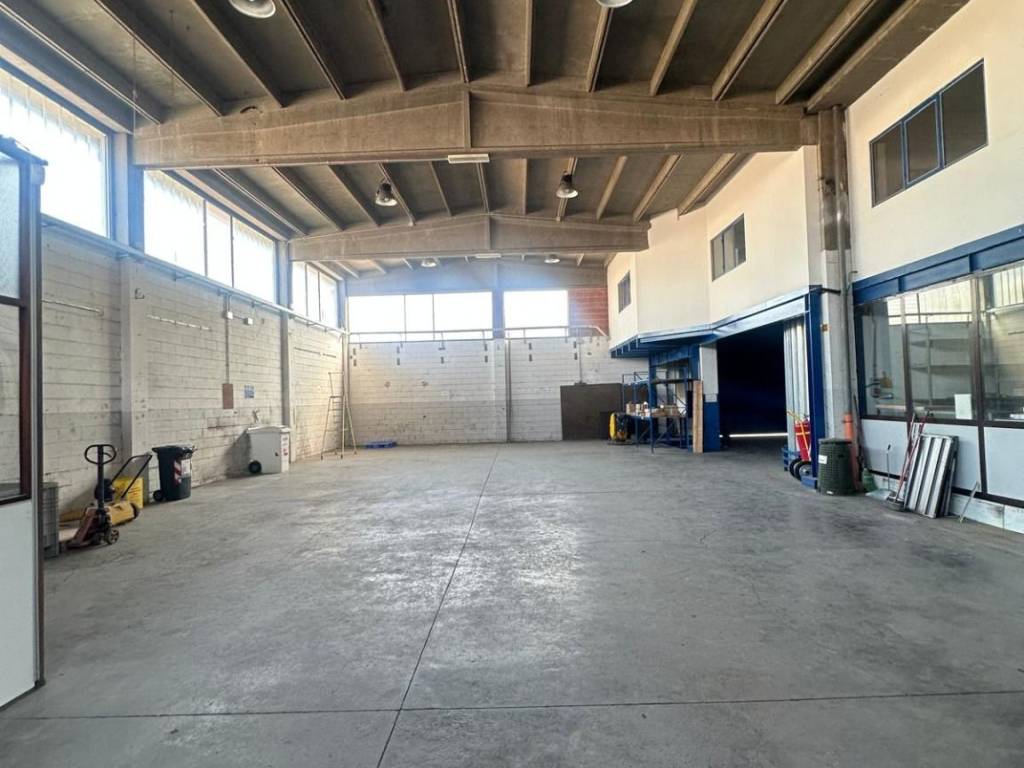 locale commerciale in affitto a Bruino