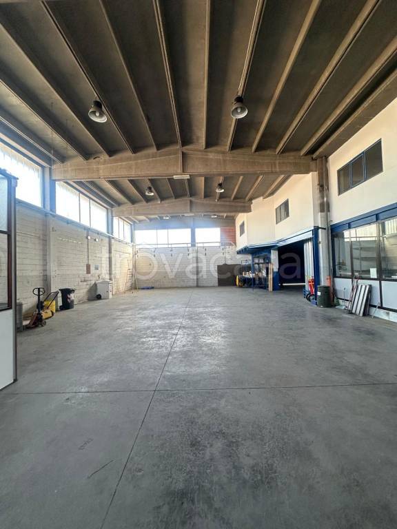 locale commerciale in affitto a Bruino