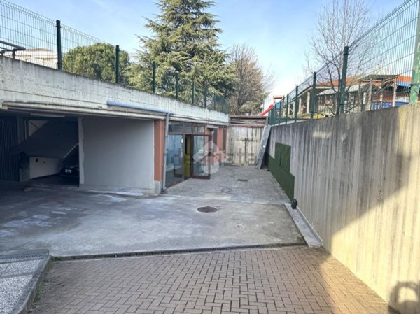 negozio in affitto a Bruino