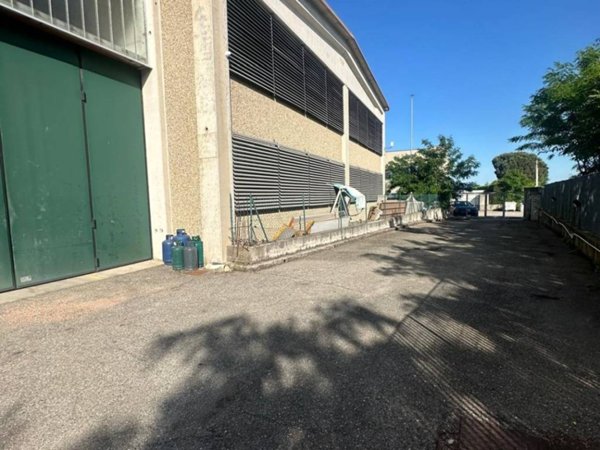 locale commerciale in affitto a Bruino