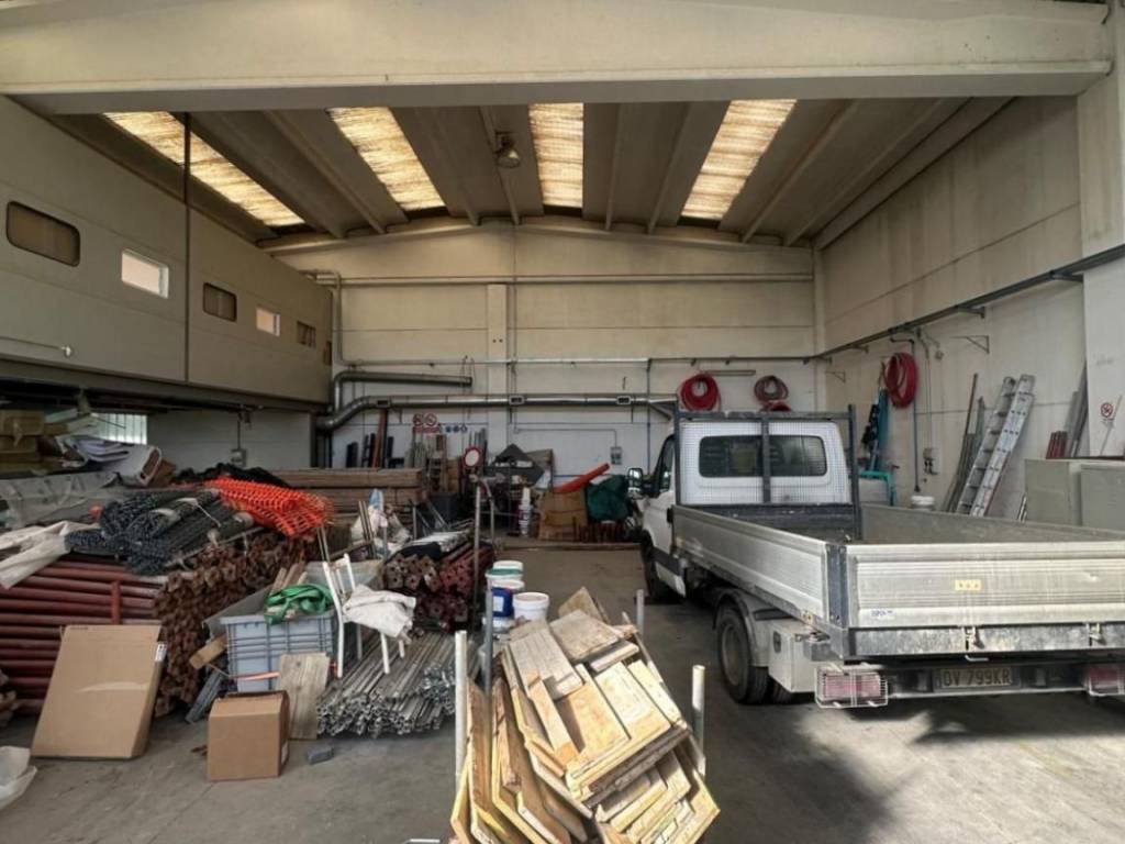 locale commerciale in affitto a Bruino