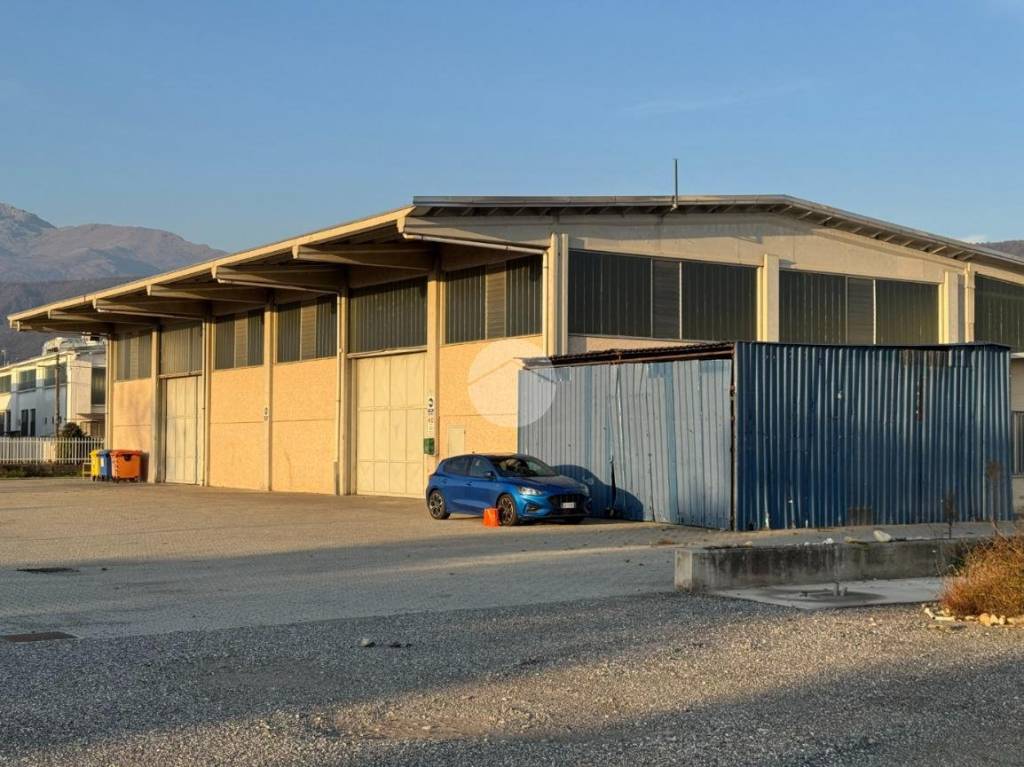 locale commerciale in affitto a Burolo