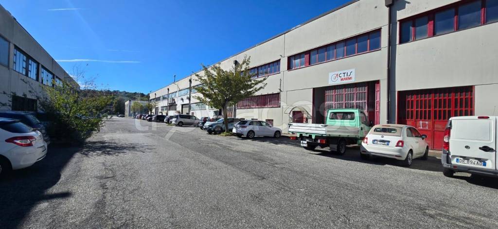 locale commerciale in affitto a Buttigliera Alta in zona Ferriera