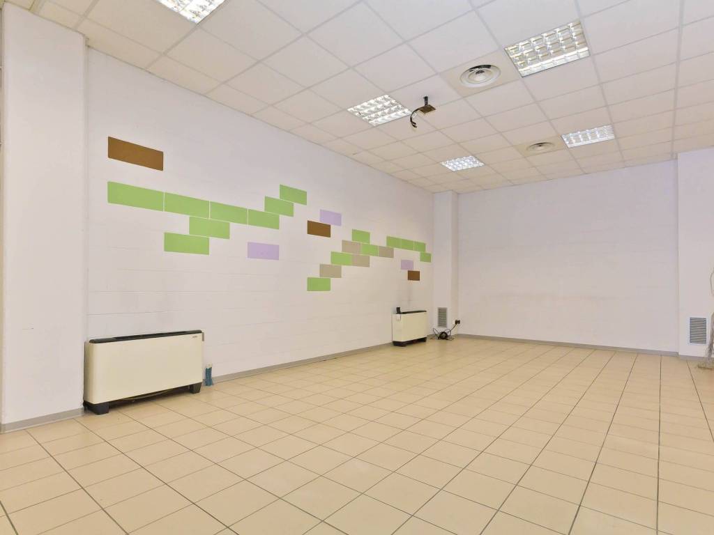 negozio in affitto a Buttigliera Alta in zona Ferriera