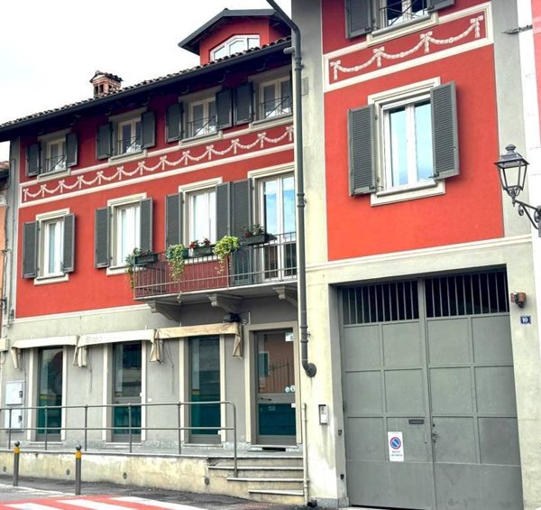 negozio in affitto a Cambiano