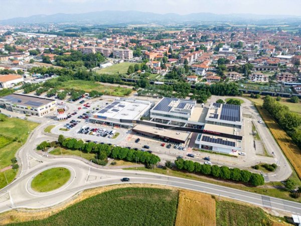 negozio in affitto a Cambiano