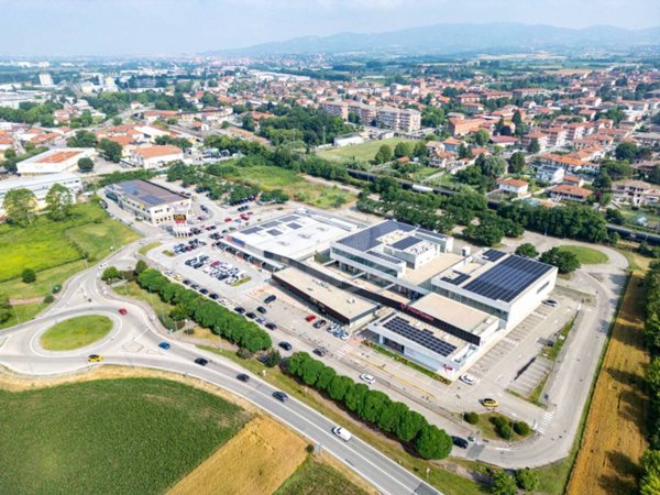 negozio in affitto a Cambiano