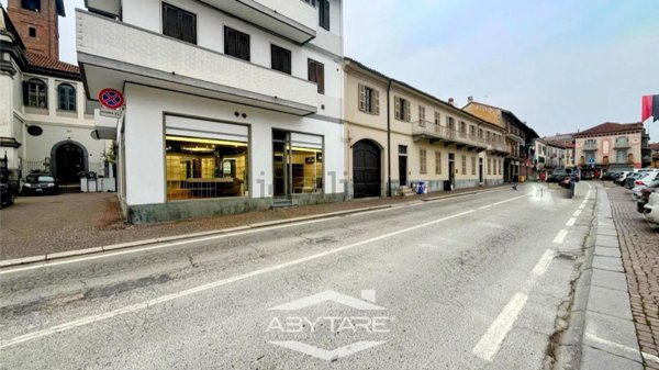 locale commerciale in affitto a Carignano