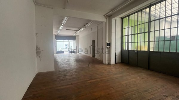 locale commerciale in affitto a Carignano