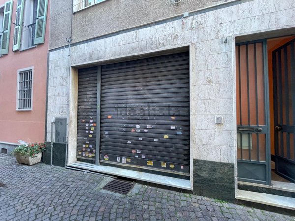 locale commerciale in affitto a Carignano