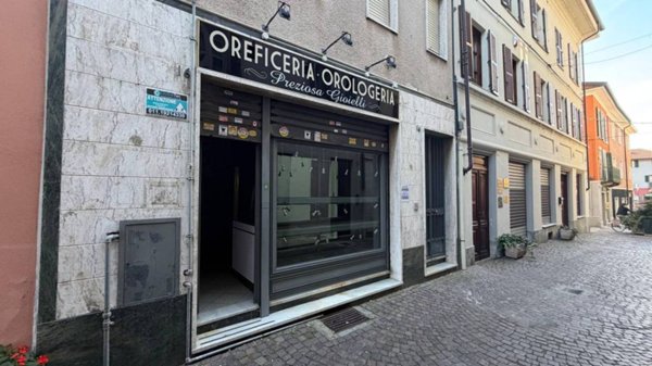 negozio in affitto a Carignano