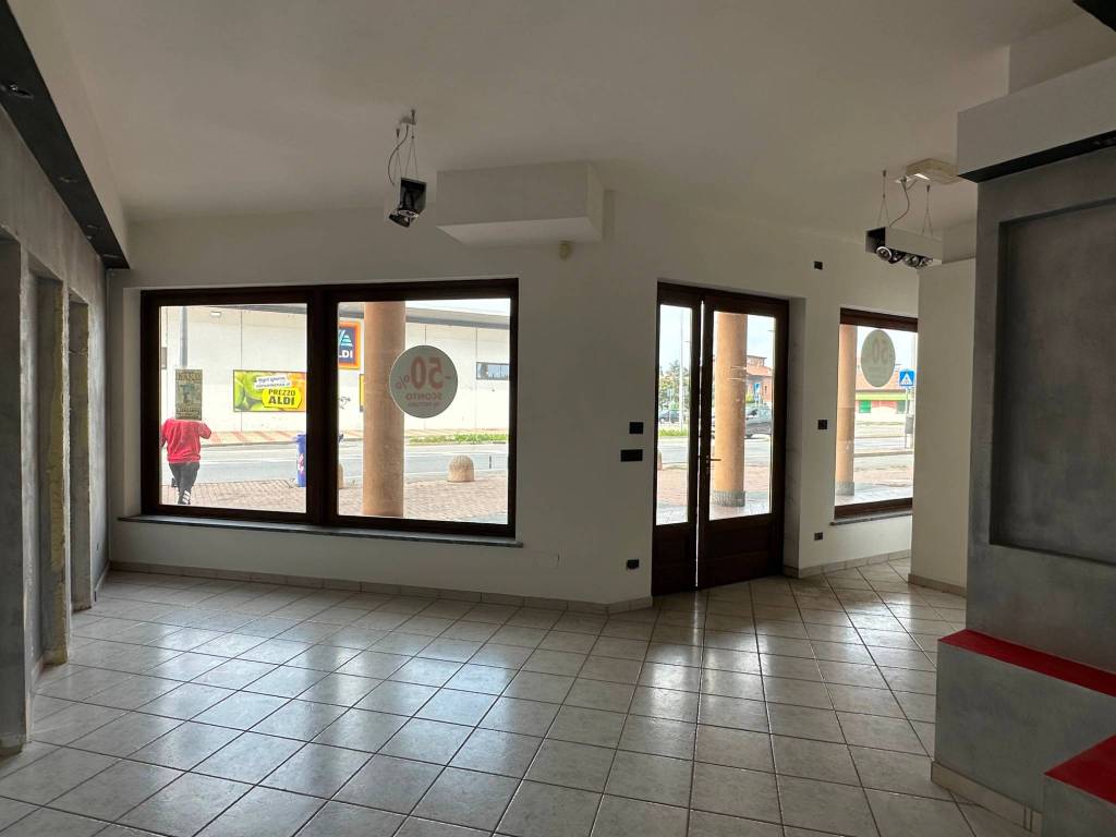 negozio in affitto a Carmagnola
