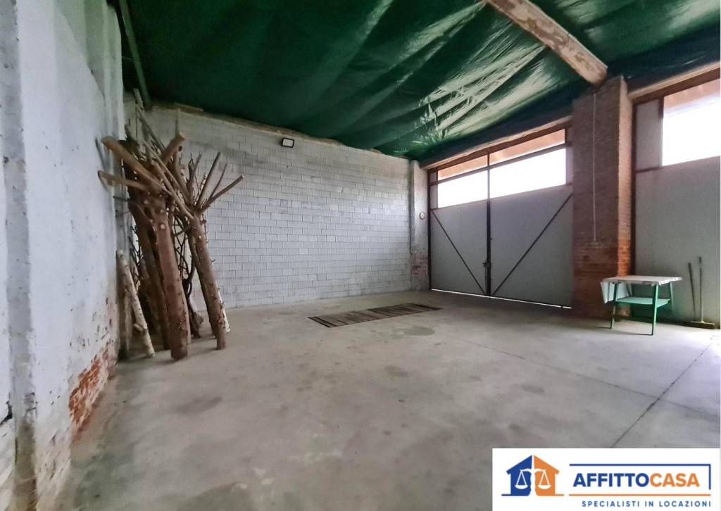 locale commerciale in affitto a Carmagnola in zona Salasio