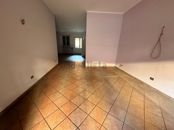 locale commerciale in affitto a Carmagnola
