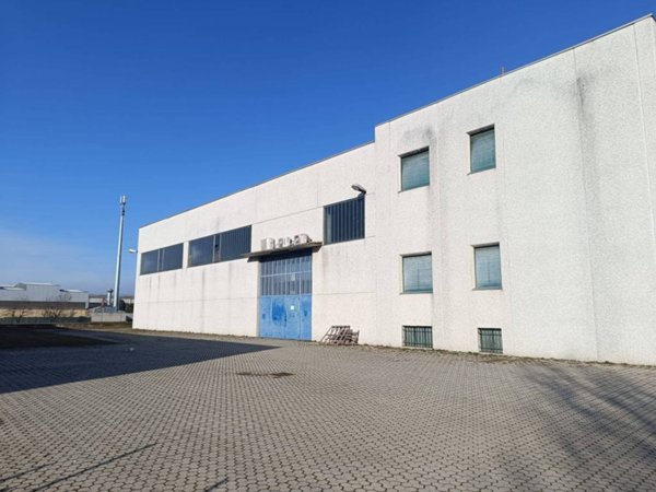 locale commerciale in affitto a Carmagnola