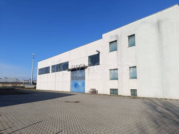 locale commerciale in affitto a Carmagnola