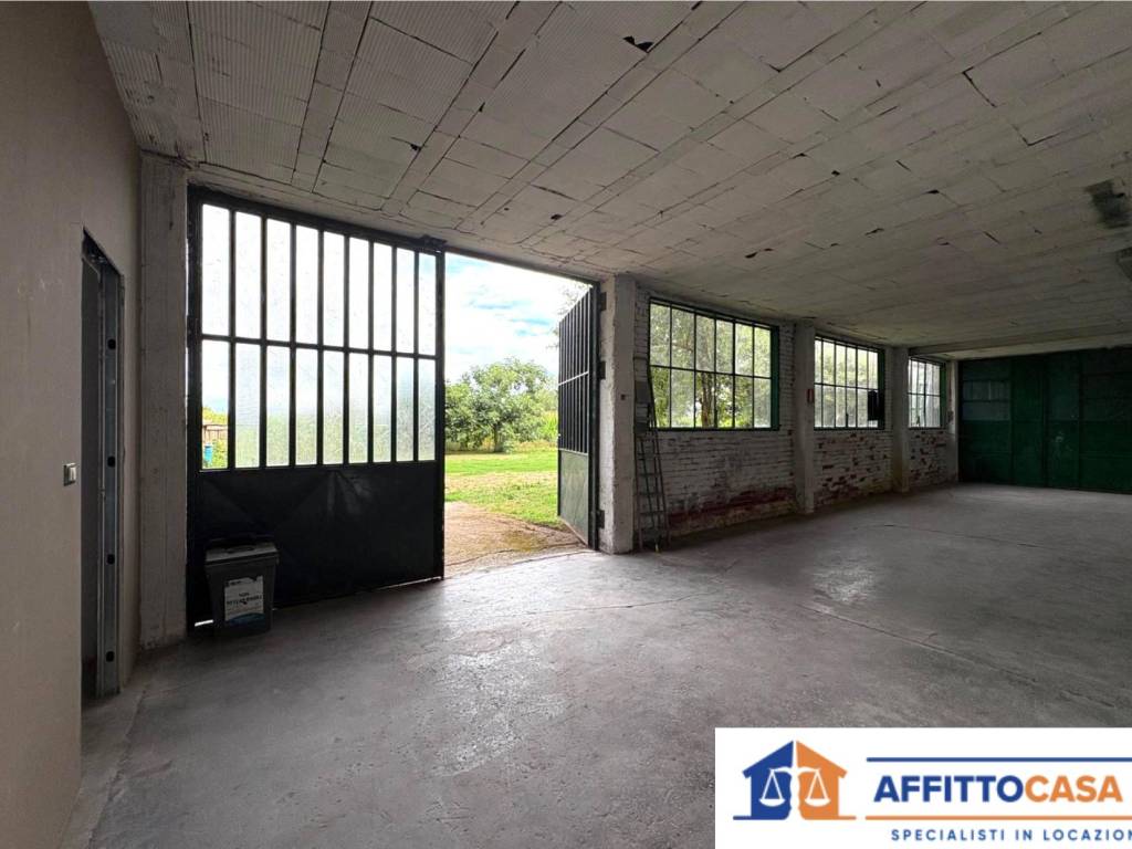 locale commerciale in affitto a Carmagnola in zona San Michele