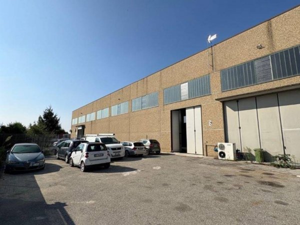 locale commerciale in affitto a Carmagnola