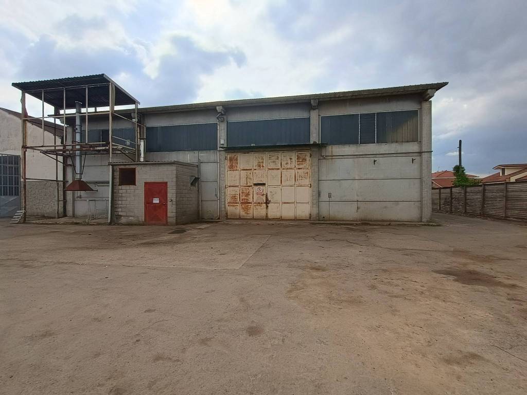 locale commerciale in affitto a Carmagnola