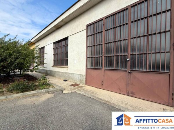 locale commerciale in affitto a Carmagnola in zona Salasio